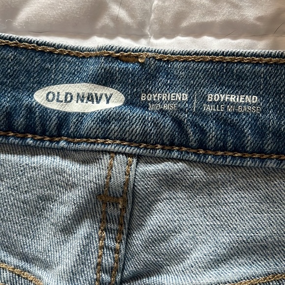 Old Navy Boyfriend Mid Rise Jean Shorts - Picture 4 of 5